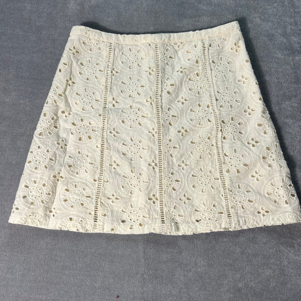 Hollister Cream Eyelet Cotton Mini Skirt Floral Embroidery Size 3 Boho A-Line
